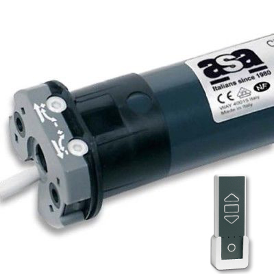 Technicien DFPRO installant un moteur de volet roulant